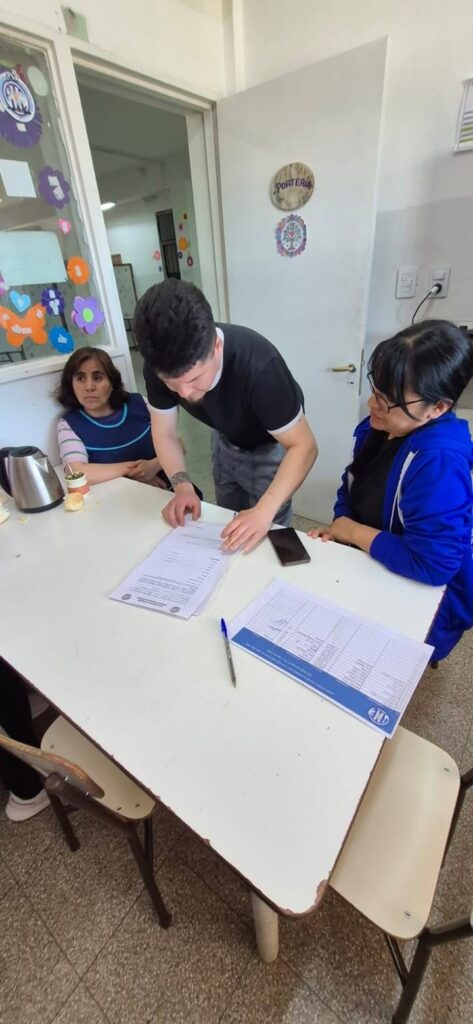 Ivan Vargas reelegido como Delegado en la escuela N°43 - ATE Río Grande - foto 2