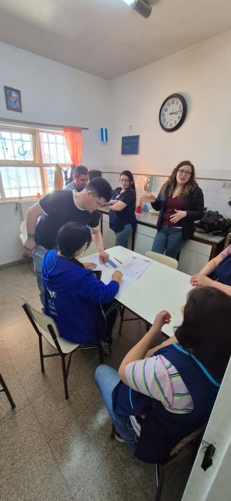 Ivan Vargas reelegido como Delegado en la escuela N°43 - ATE Río Grande - foto 3