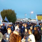 Multitudinaria marcha de antorchas encabezada por los sindicatos estatales y la comunidad de Río Grande