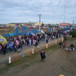 Multitudinaria movilización de los gremios estatales y la UOM por las calles de Río Grande.