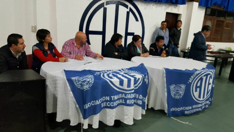 Los afiliados de ATE votaron continuar con las negociaciones salariales con el Municipio.