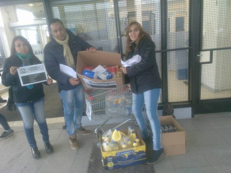 La Asociacion Trabajadores del Estado seccional Rio Grande,en el dia del hoy puso en marcha la colecta Solidaria para las familias hermanas afectadas por el temporal de la provincia de Tucuman, la campaña se llevo a cabo afuera de la Anonima de la rotonda.