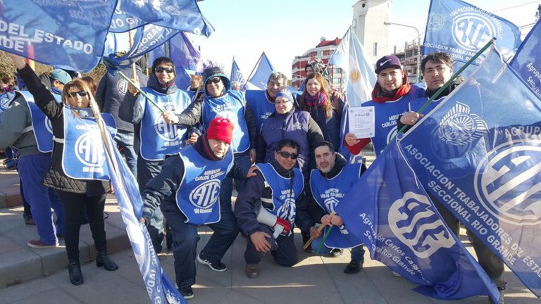 Nos encontramos manifestandonos frente a las oficinas del ANSES y AFIP en el Marco del Paro a nivel Nacional,repudiando energicamente las politicas economicas del Gobierno Nacional.