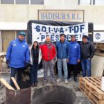 La asociación Trabajadores del estado seccional Río Grande ,en la mañana de hoy , nos solidarizamos e hicimos presentes en la puerta de la textil BADISUR junto a otros cientos de trabajadores para acompañar a los operarios de la firma que mantienen ocupado el edificio desde hace días.