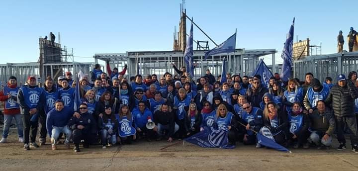 La Asociación Trabajadores del Estado seccional Río Grande,en el día de hoy nos hicimos presentes junto a la militancia de la Agrupación "Carlos Cassinelli"en la Obra en Construcción del Barrio de ATE ubicado en circunvalación zona Norte de nuestra ciudad.